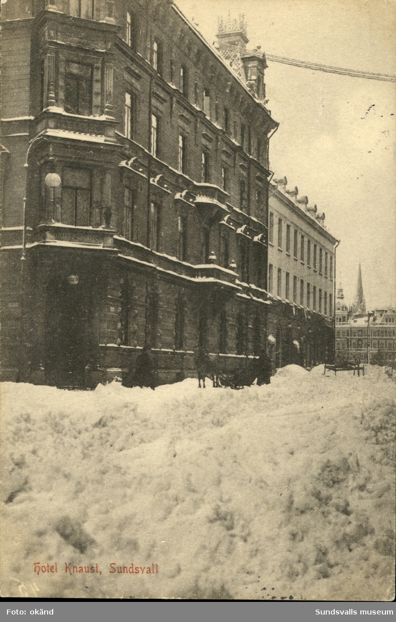 Vykort med vintermotiv av Hotell Knaust i Sundsvall.