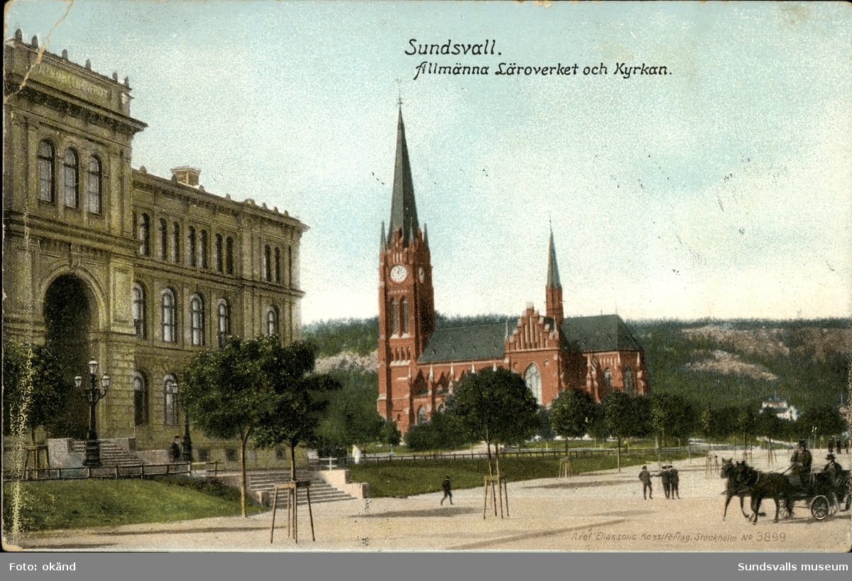 Vykort med motiv över Allmänna Läroverket och Gustav Adolfs kyrka.