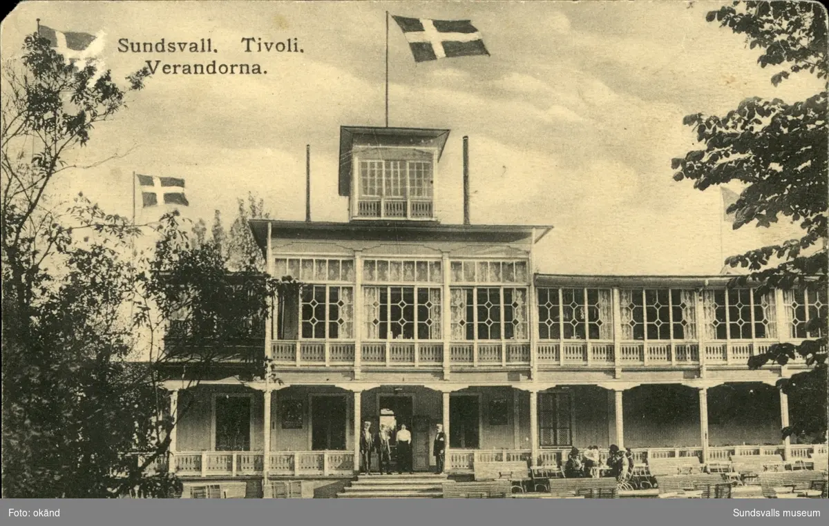 Vykort med motiv över verandorna på Tivoli i Sundsvall.