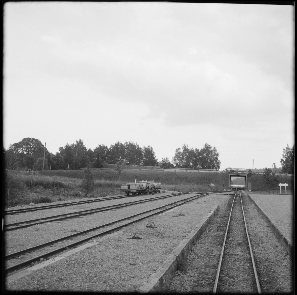 Museijärnvägen, Östra Södermanlands Järnväg, ÖSlJ godsvagn och tippvagnar på Läggesta södra station.