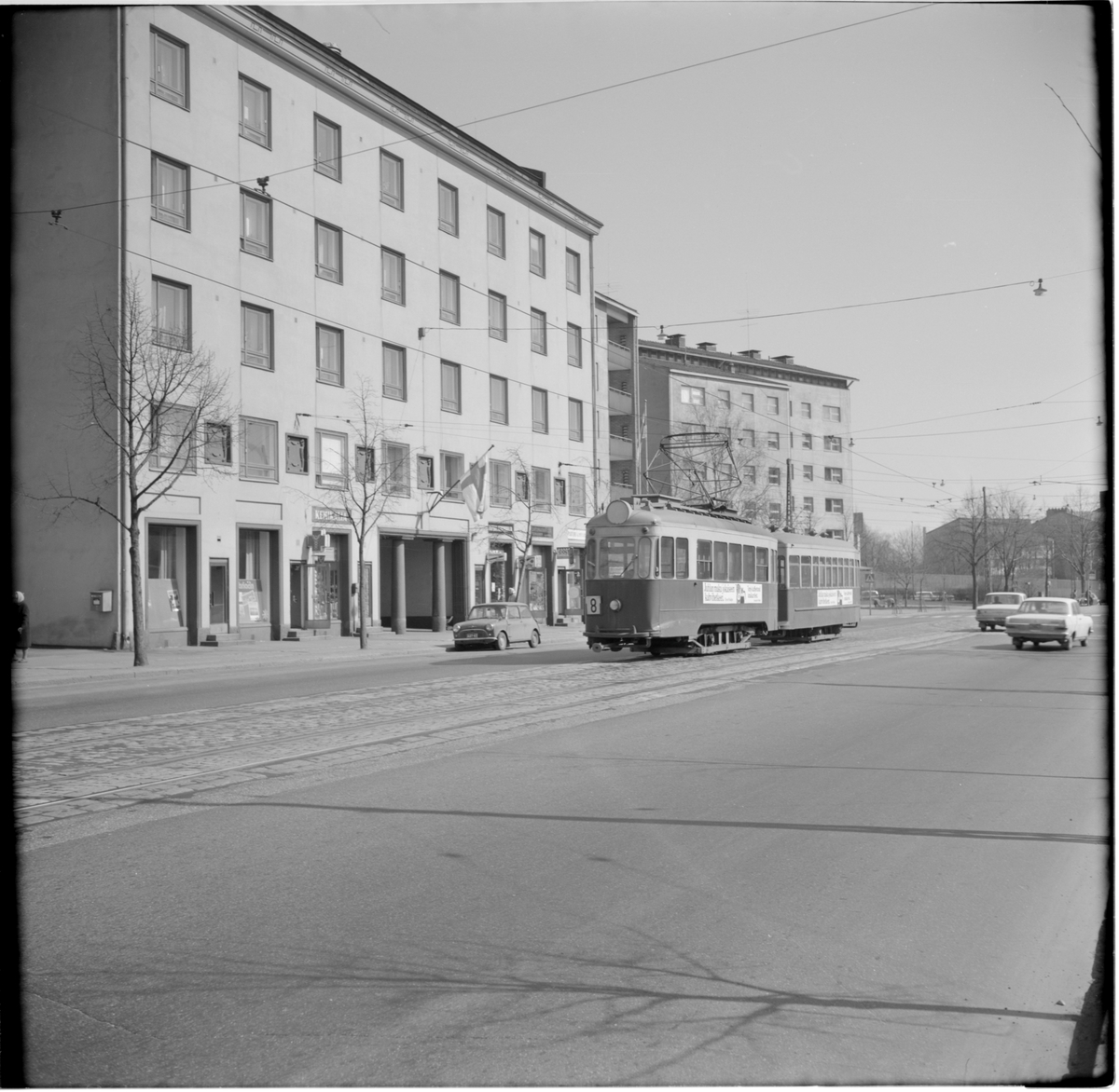 Helsingin Kaupupungin Liikennelaitos, HKL spårvagnssätt linje 8 på Tavastvägen vid vagnhall Vallgård.