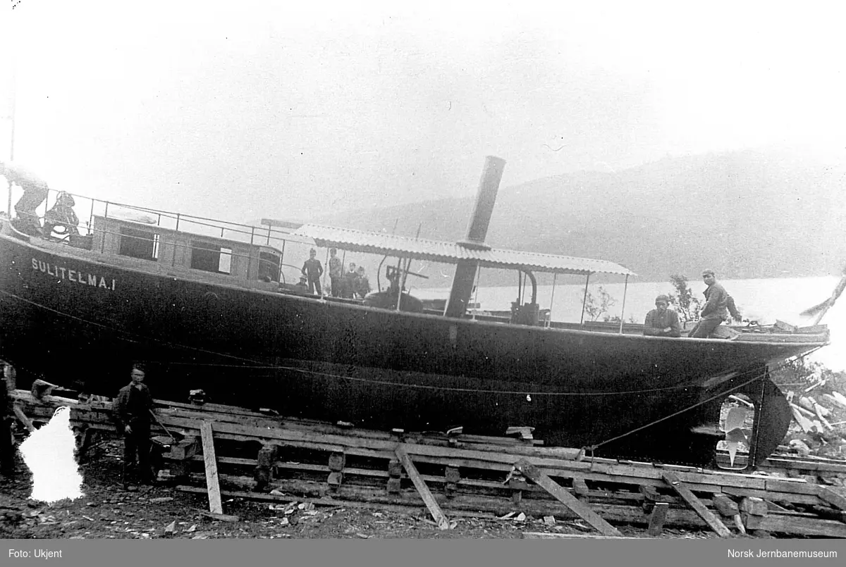 Dampbåten SULITELMA I på slipp ved Langvatn