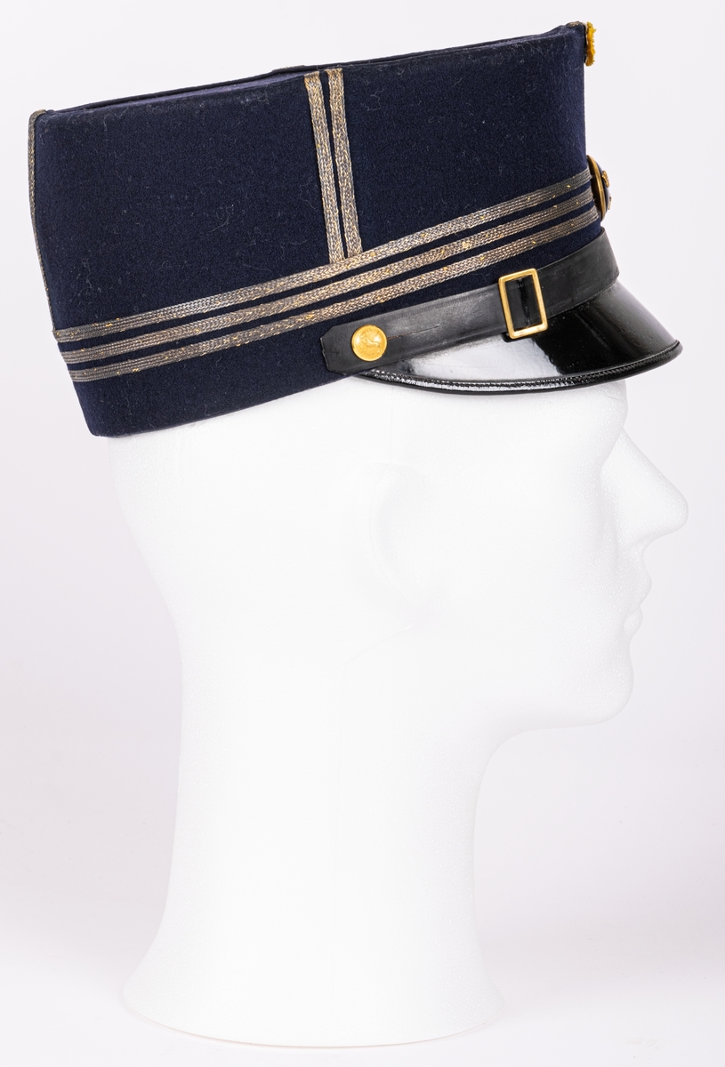 Uniformsmössa, militär modell/ä, blå med guldsnoddar. För kapten. I 14. M/1865-99.