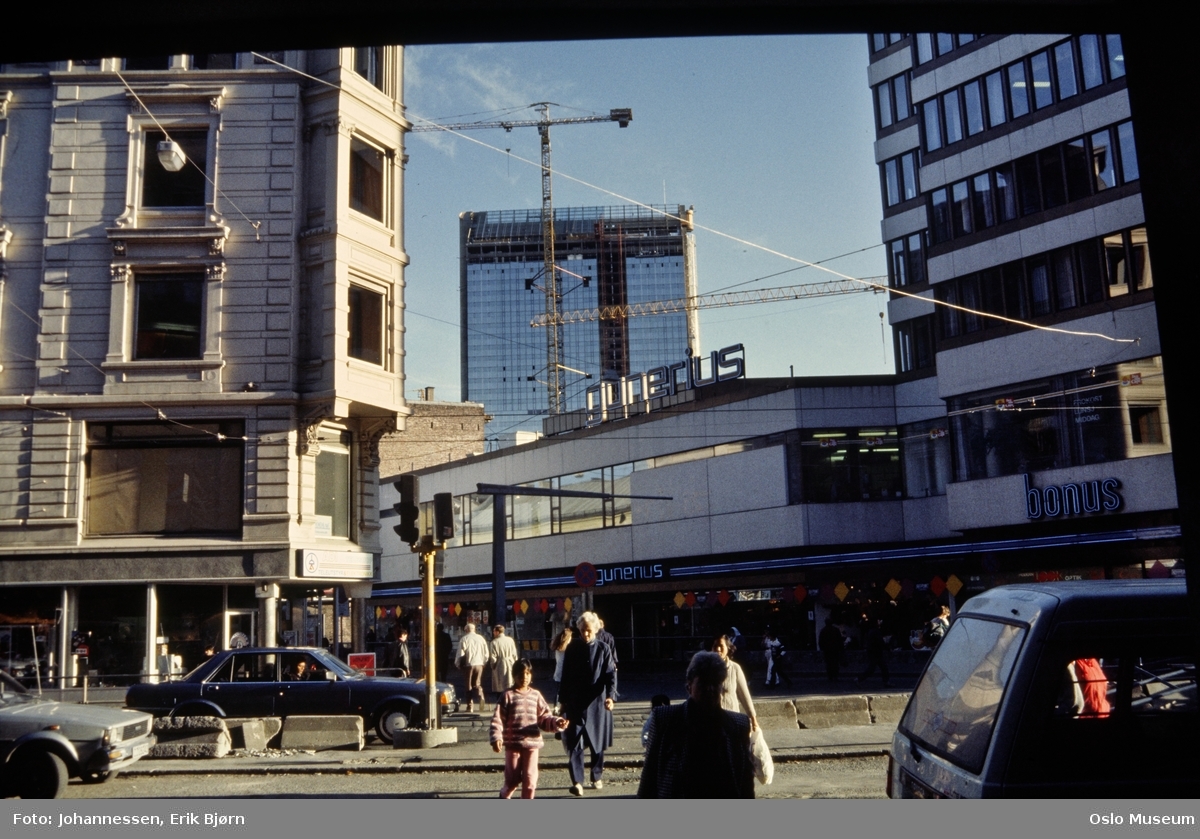 gate, forretningsgårder, biler, mennesker, Oslo Plaza Hotel, kraner, byggevirksomhet