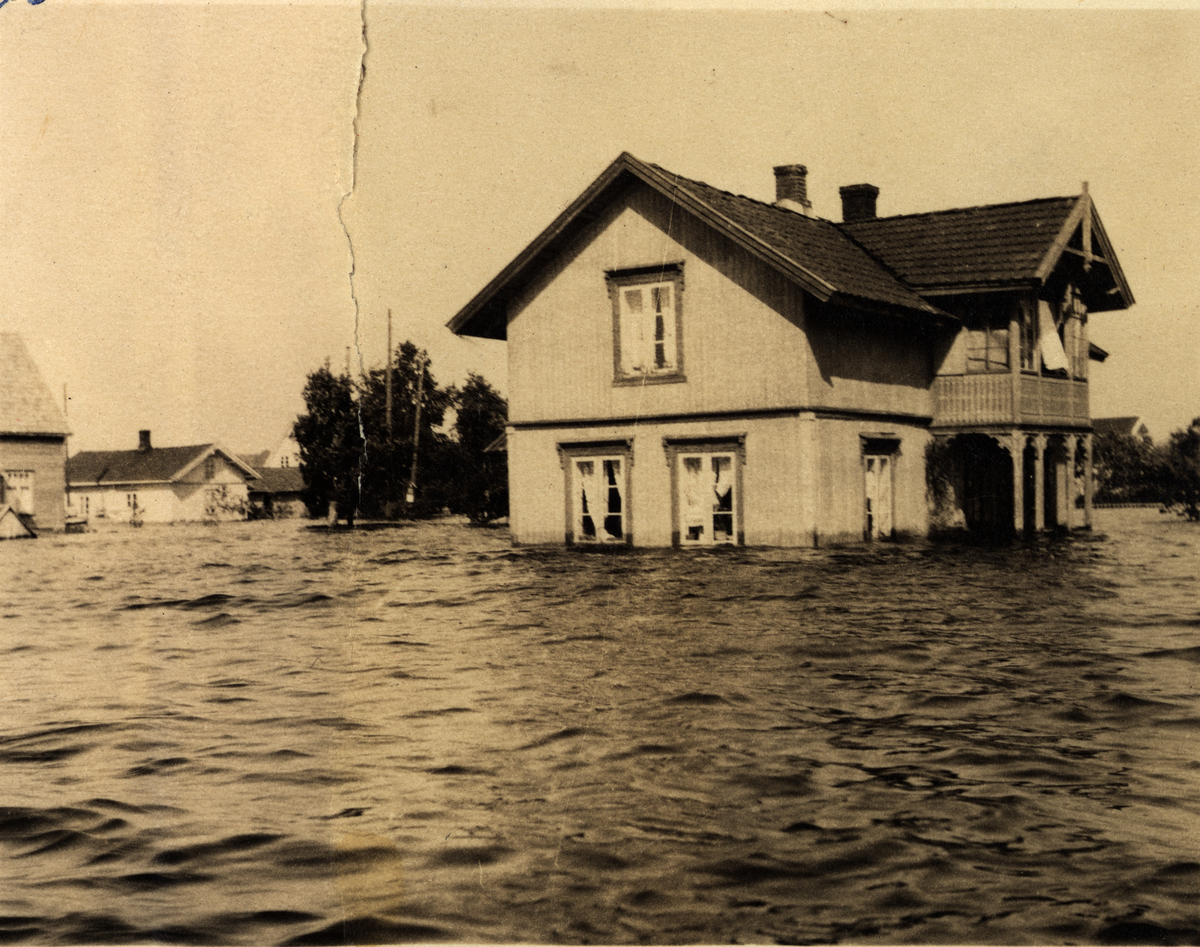 Storflommen i Lillestrøm. Vann i gatene. 1927