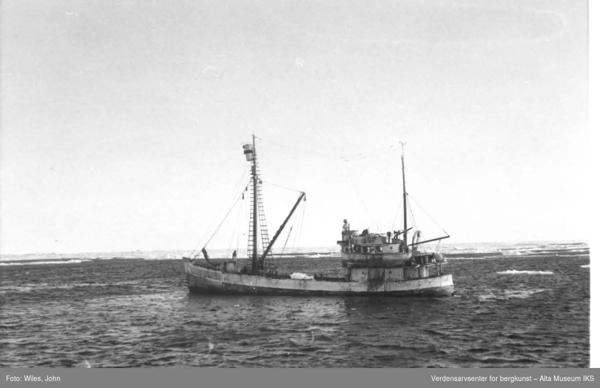 Vesterisen. Ishavsskute, trolig "Henningsvær" N-415-V.
