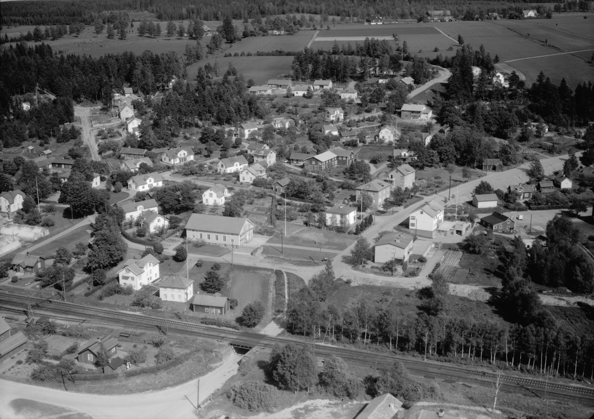 Flygfoto över Frinnaryd i Aneby kommun, Jönköpings län. 802/1964