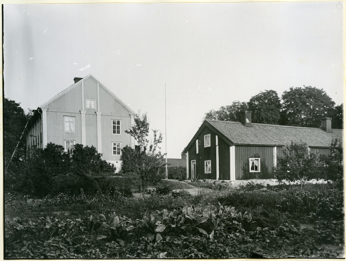 Skultuna sn, Västerås, Frövi.
Frövi gård. Mangården sedd från väster, 1919.