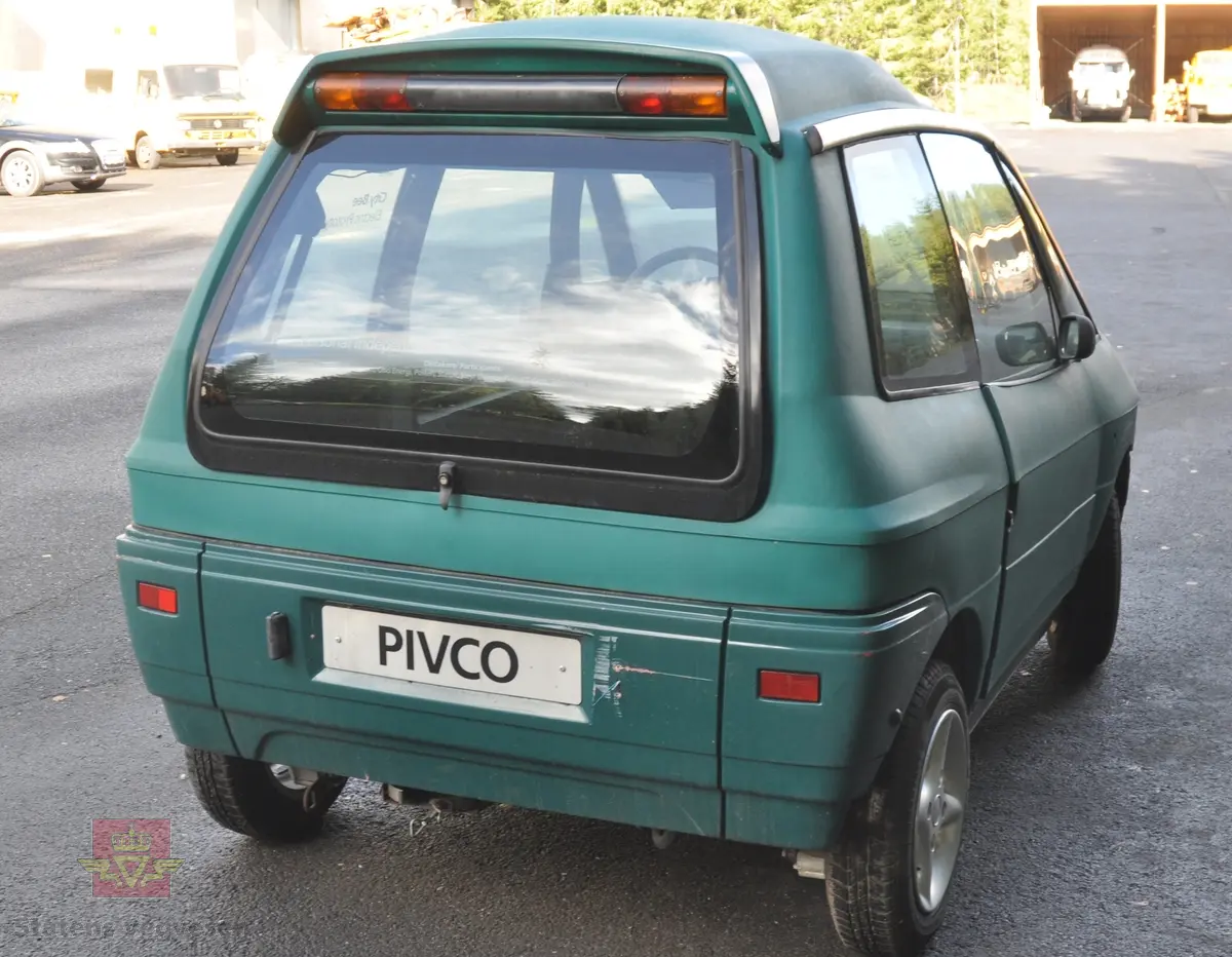 Grønn prototype av Pivco City Bee/PIV 2. Bilen kjennetegnes av sine doble lykter og høye tak. Den har to seter. Grønn, grå og svart innvendig, og aluminiumsfelger. Bilen har et karosseri av termoplast (polyetylen), og et tak av ABS plast. Ramme i aluminium. Framhjulstrekk. Bilen ble drevet av en elektrisk motor på maksimalt 27 kW. Nikkel-kadmiumbatteriene er fjernet.