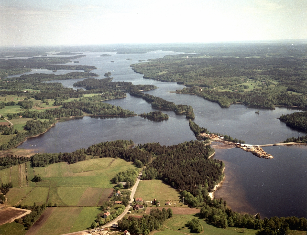 Flygfoto över Bolmen vid Tannåker i Ljungby kommun. Kronobergs län. Nr 385/1965