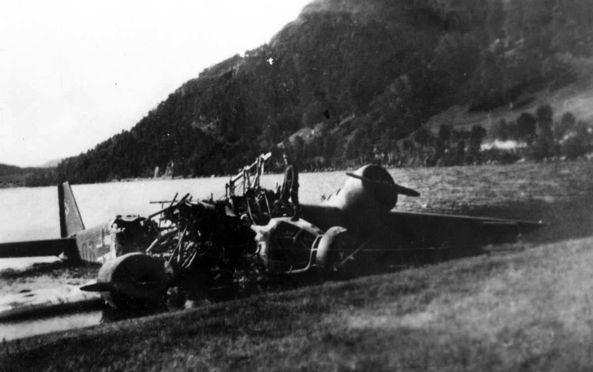 Vraket av et Junkers 52 transportfly i Hartvikvatnet ved Narvik.