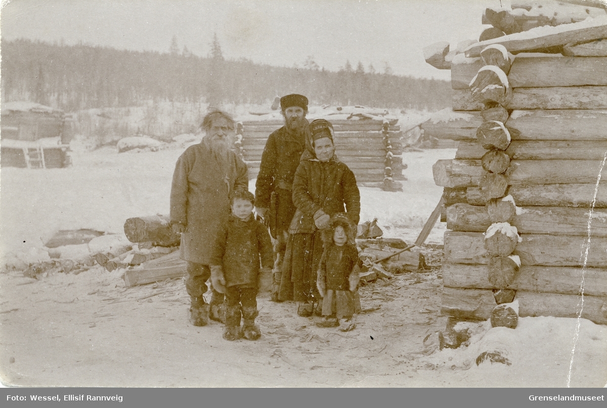 Familie fra en russisk skolteby, Notjavre 1903.