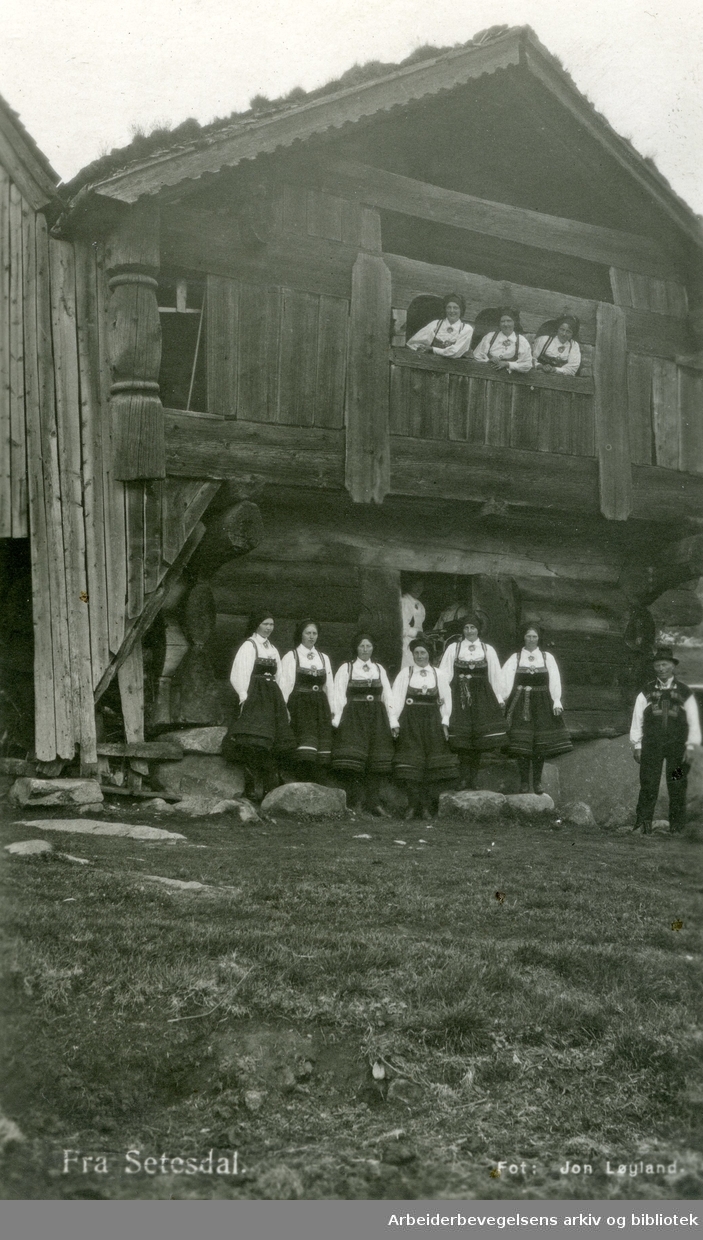 "Brakke i Setesdal." Loft. Foto omtrent 1900.