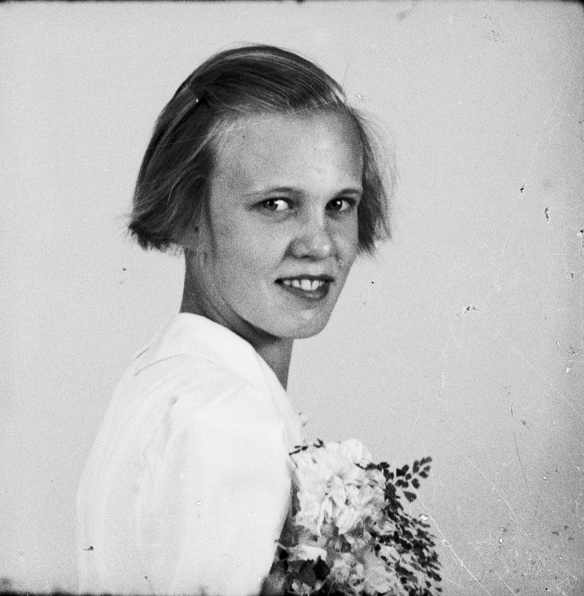 Ateljéporträtt - ung kvinna, Östhammar, Uppland