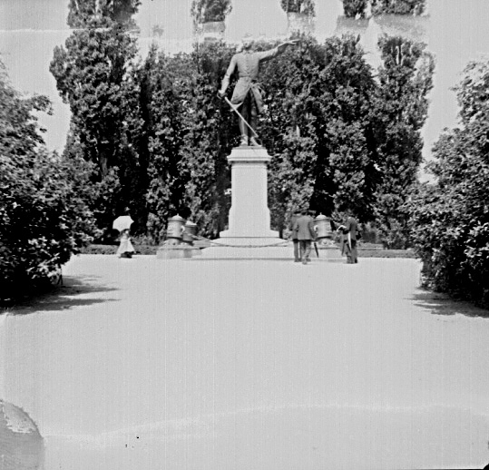 Kungsträdgården i Stockholm med staty av Karl XII.