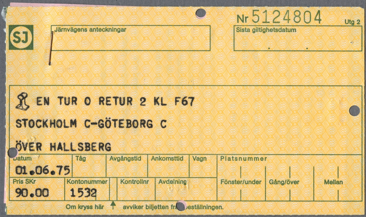 Tur- och returbiljett 2:a klass för sträckan Stockholm C via Hallsberg till Göteborg C. Priset är 90 kronor.
På baksidan finns information för stud-biljett och pensionärsbiljett.
Biljetten är klippt.