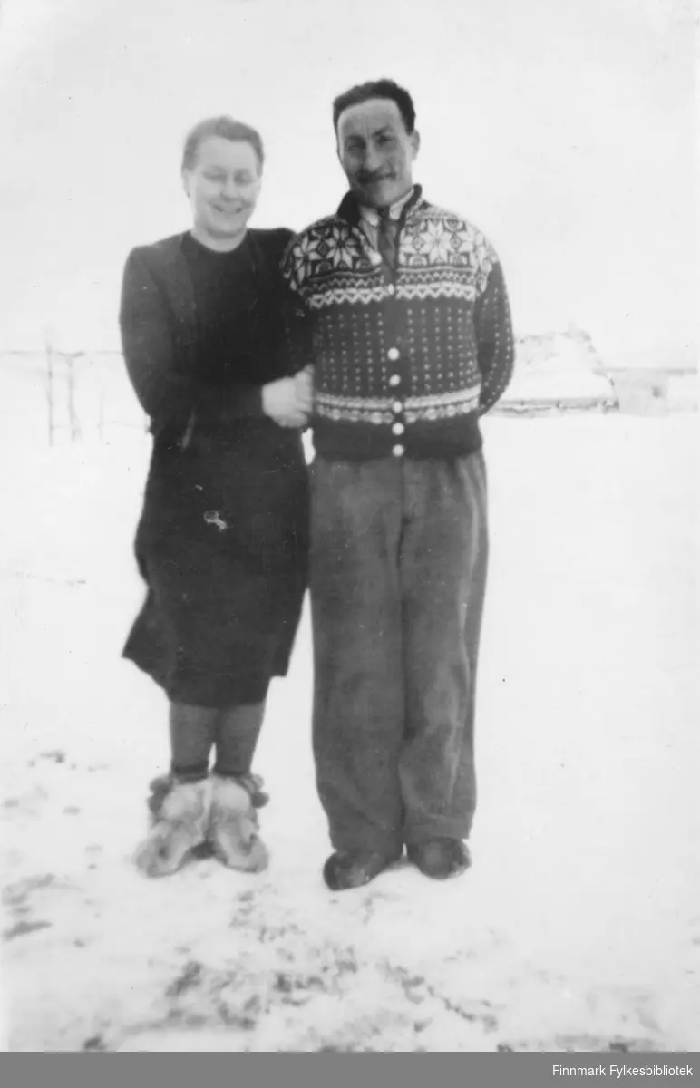 Hans Sandeng og en kvinne. Børselv på 1940-tallet.