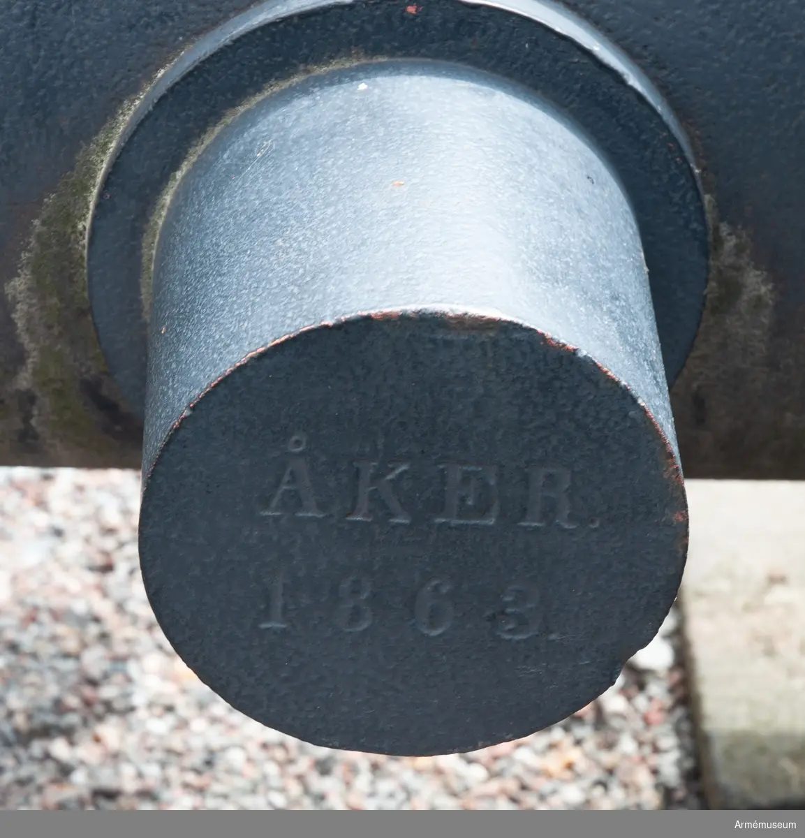 Eldrör till räfflad framladdningskanon, 1863, Wahrendorffs-Cavalli.
Tappens d: 162 mm. Höger tapp märkt "ÅKER 1863", vänster  "78=00 3166 K".