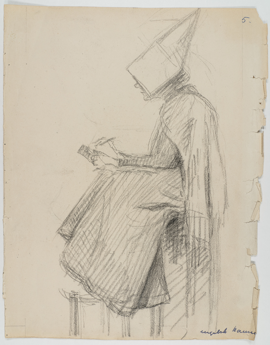 Skisse/ croquistegning av kvinne som sitter og skriver/ tegner. Iført antrekk med kjole, kappe og spissformet hodeplagg.