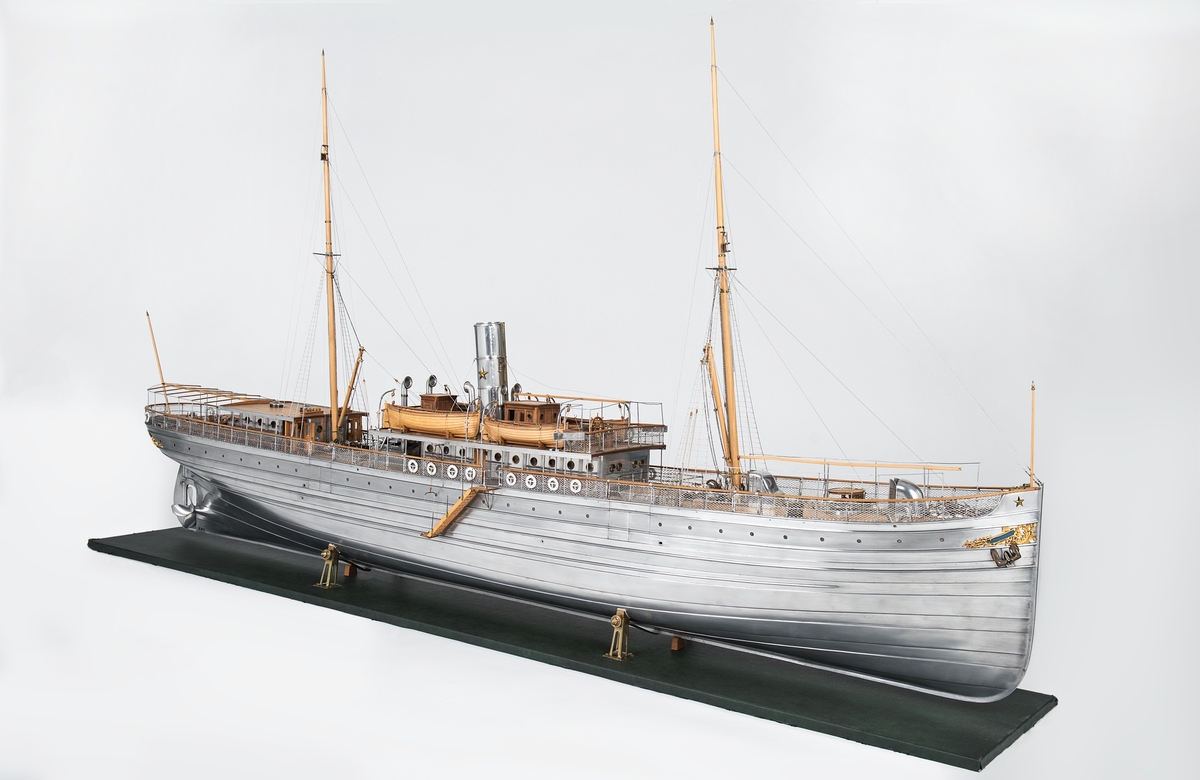 Modell av last- och passagerarångfartyget AEOLUS, byggd av Frans Oscar Carlsson