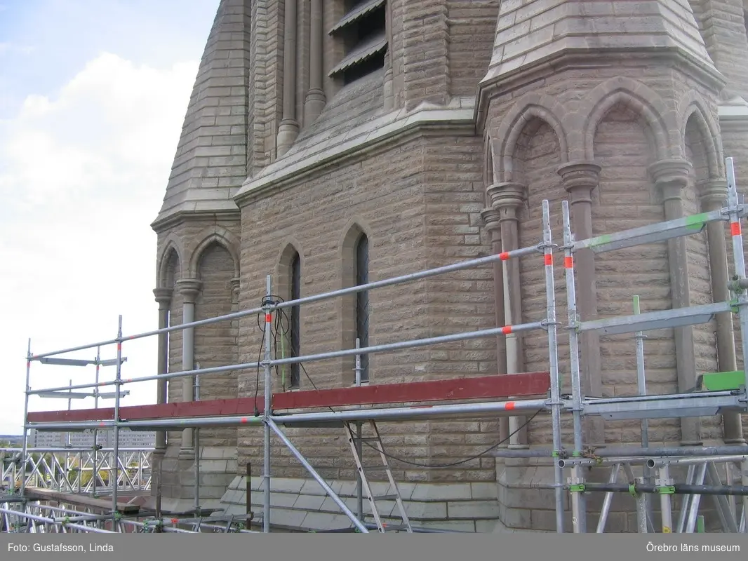 Renoveringsarbeten av tornfasader på Olaus Petri kyrka (Olaus Petri församling).
Nedre delen av östra tornet, efter åtgärder.
Dnr: 2008.230.065