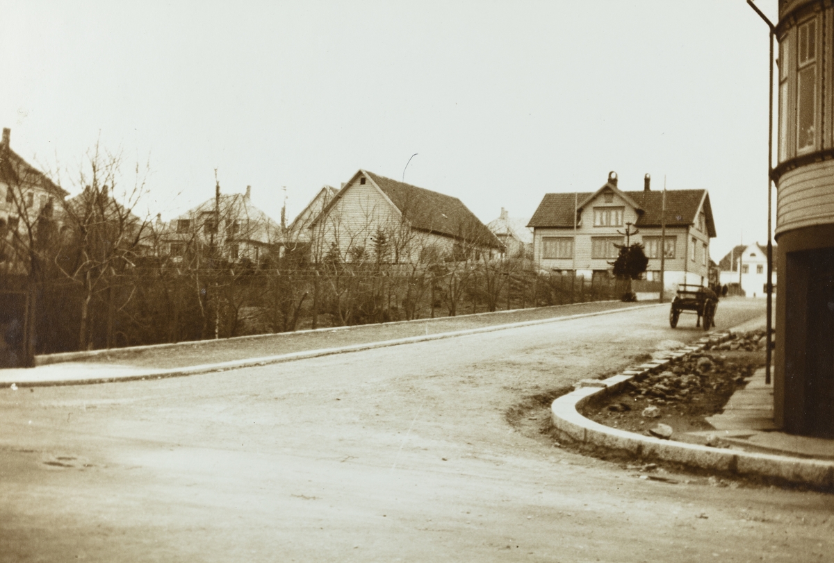 Gatekrysset Kaigata/Kirkegata sett mot nordøst, ca. 1938.