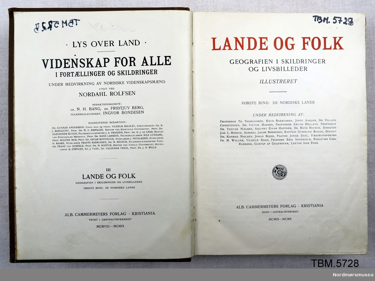 Biblioteksbok i sjirting og med skinnrygg. 835 sider.
Handlar om Norden.