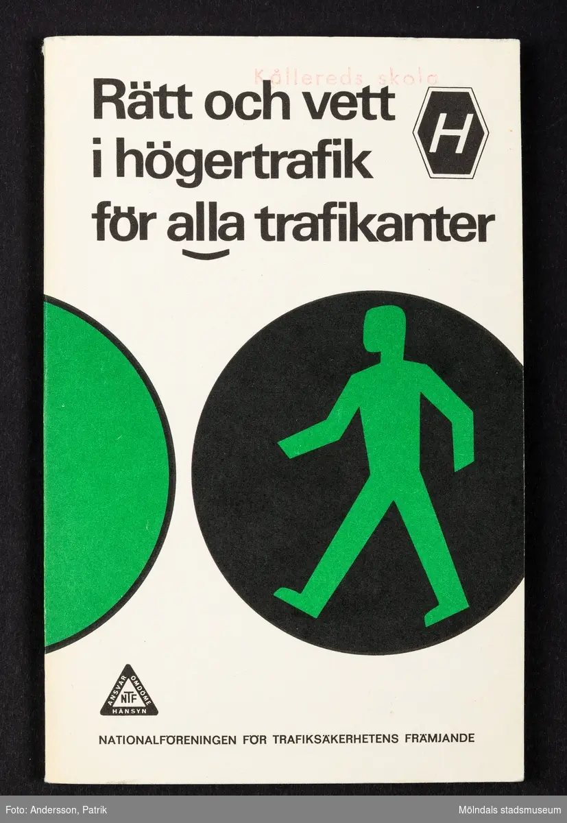 Bok: Rätt och vett i högertrafik för alla trafikanter, utgiven 1967 av Nationalföreningen för trafiksäkerhetens främjande (NTF, Ansvar Omdöme Hänsyn), sjätte upplagan.
På framsidan av boken finns även en röd stämpel "Kållereds skola".

På baksidan av boken finns sammanfattningen:
" Denna bok "Rätt och vett i högertrafik" behandlar de högertrafikregler som gäller i Sverige fr o m den 3 september 1967. Den vänder sig till alla trafikanter och bör vara den enskildes och familjens rådgivare i trafikfrågor. Innehållet ger i kortfattad och populär form de viktigaste bestämmelserna för vägtrafiken och dessutom många praktiska råd.
Boken är även lämplig som underlag för trafikundervisning i skolorna.

Pris 3:50 + oms  "