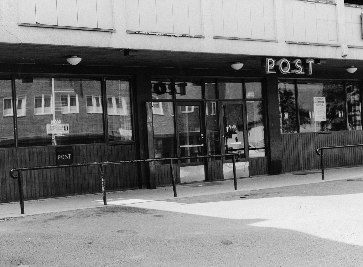 postkontor, eksteriør, 1920 Sørumsand,  postskilt, postinnkast