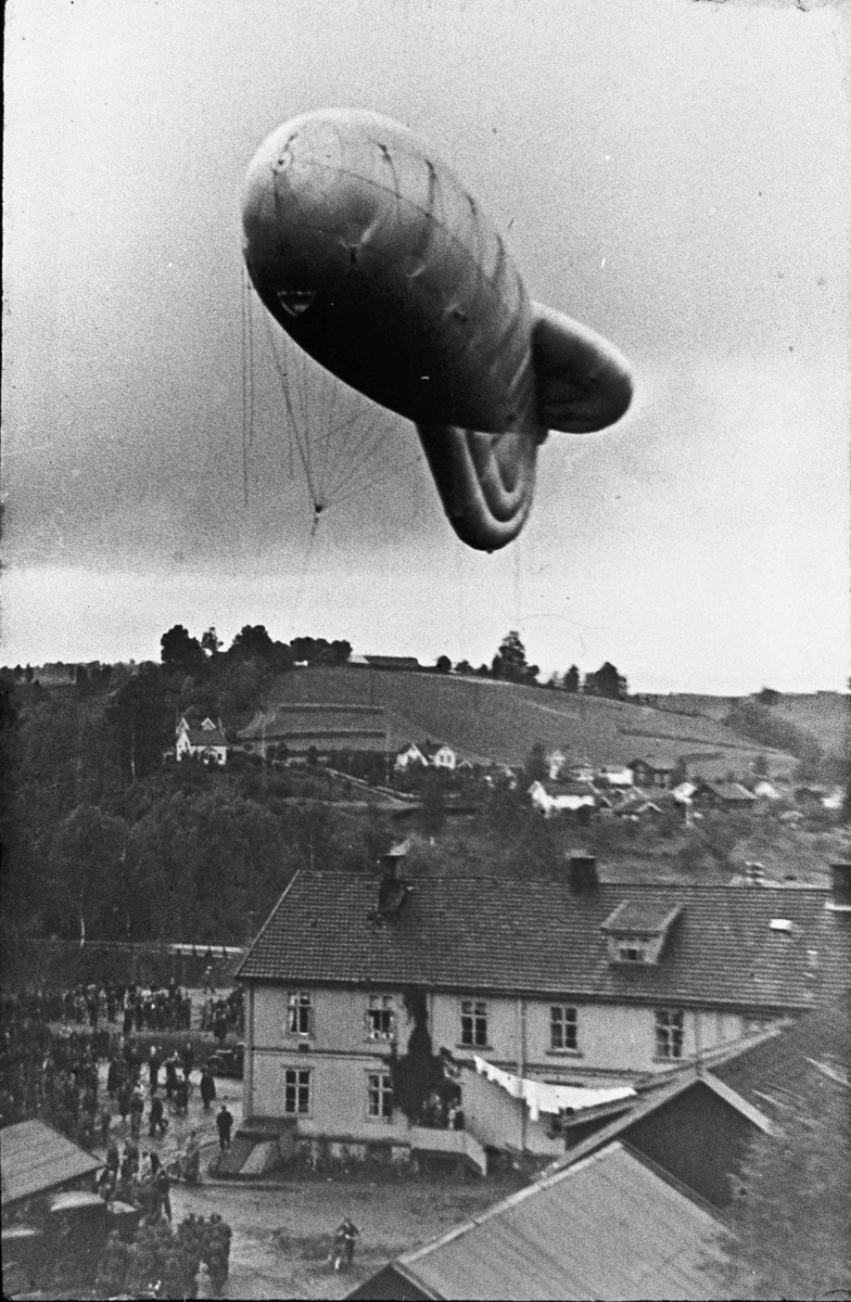 Engelsk sperreballong over Sundet under krigen.