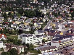 Høvding konfeksjonsfabrikk, Sandveien opp mot villa Bjerteli