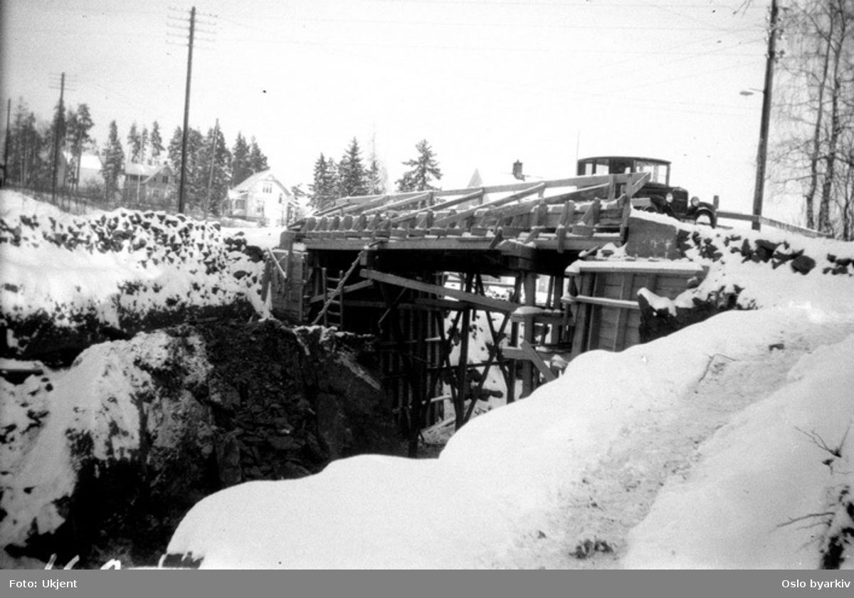 Bro ved Ringstabekk stasjon. Fra arbeidet med forlengelsen av Lilleakerbanen til Bekkestua og Haslum, ferdig 1924. 27. januar 1923.