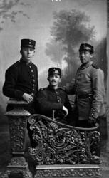 Bilde er tatt da de var på rekruttskolen..ADRESSE: Nesset   