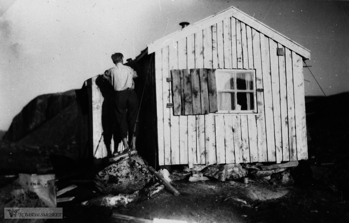 Bygging av "Bergtun" i Sandgrovskaret i 1958...