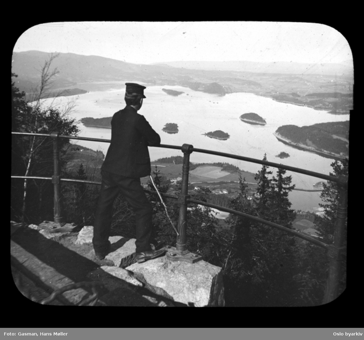 En mann ved Kongens utsikt, sannsynligvis 17. august 1902