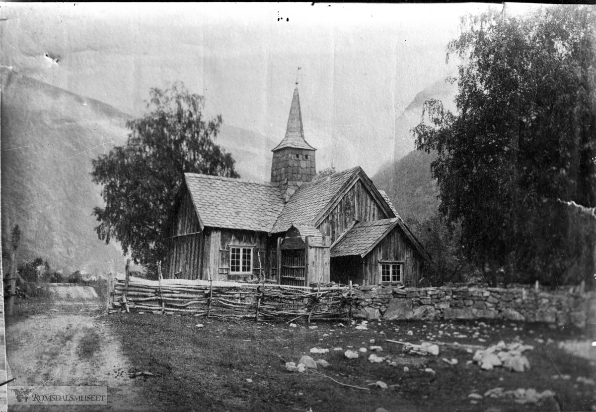 Kors kirke før flytting til Monge i 1901...(Avfotografert av Edvard Sæterbø f.1876 d.1957)