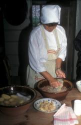 Olsok på Romsdalsmuseet i 1996. .Aktører fra Vistdal bondekv