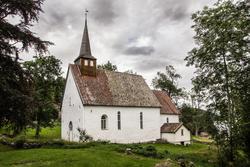 Veøy gamle kirke er en langkirke av stein på Veøya i Molde k