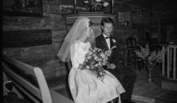 (Negativrull merket "August 1961. Bryllup Jon og Eva"). .Bry