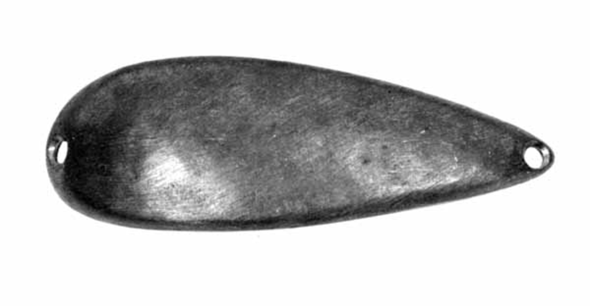 Skjesluk, brukt av Brynjulf Styve i Lågen. 
Sluken er kobberfarvet, ganske tykk og tung. 
Den har et hull i hver ende. 
