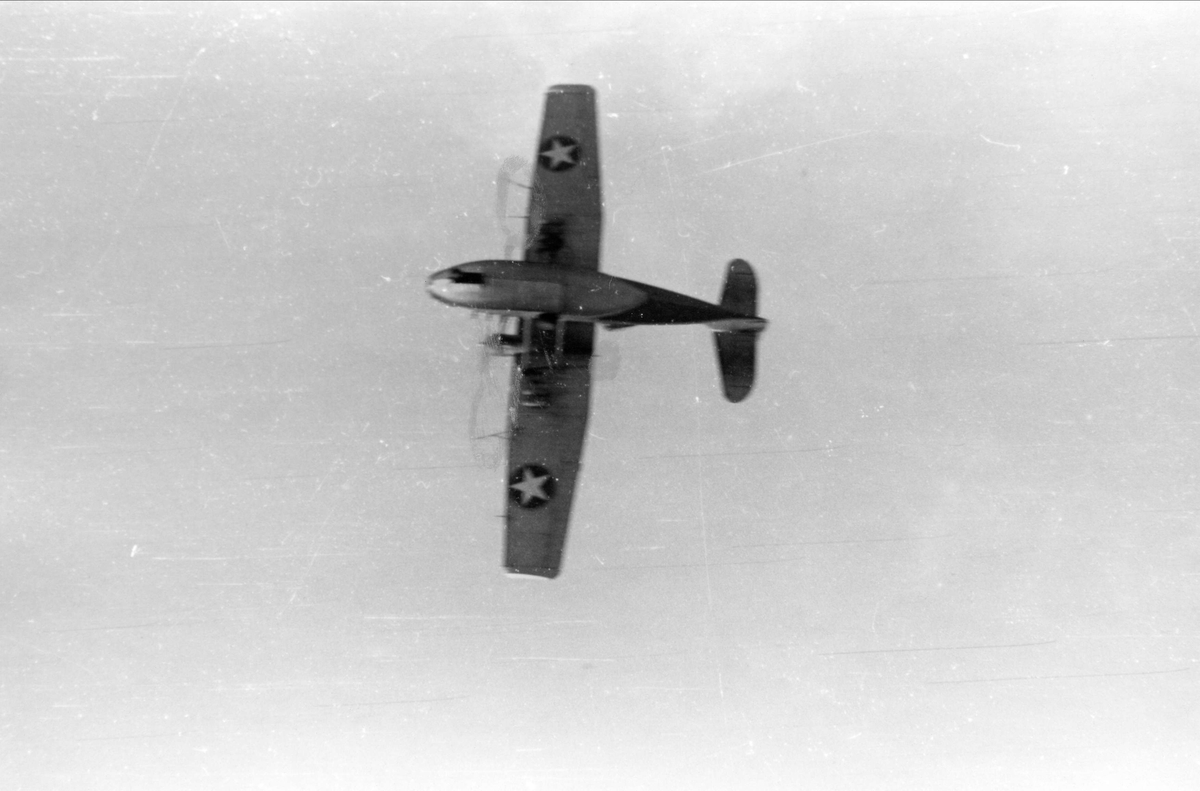 Et amerikansk Catalina fly over Woodhaven, 1943.
