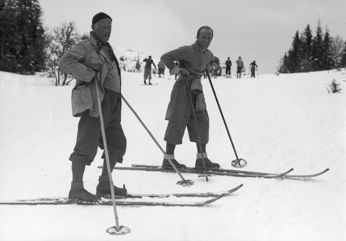 Arkitekt August Albertsen og sønn på ski