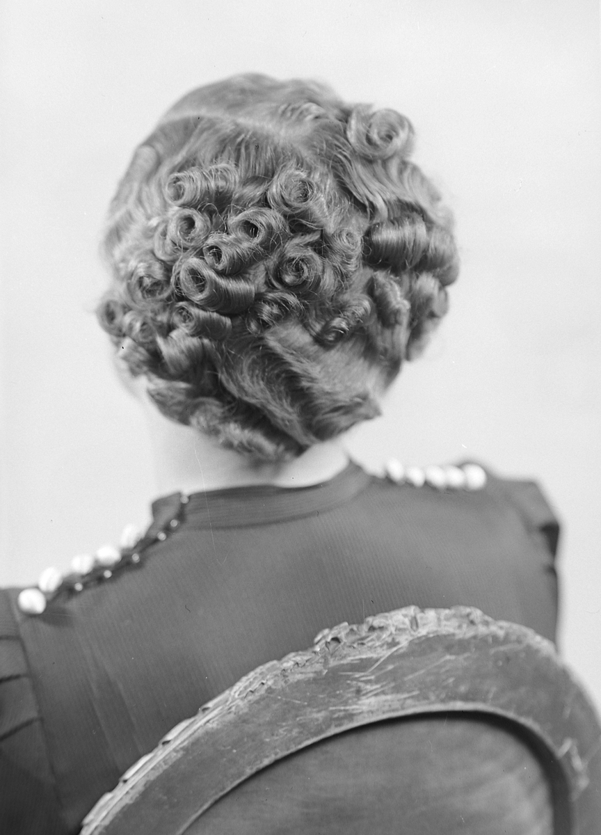 Trondheimsprinsessen Elsa Ottesen fotografert til reklame for hårprodukter hos Eivind Hørgård A/S