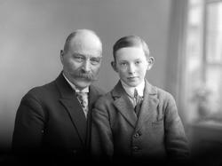 A. Fløistad med en gutt