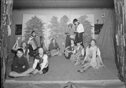 Voldsminde Teatergruppe - scene fra Ørns klubblokale