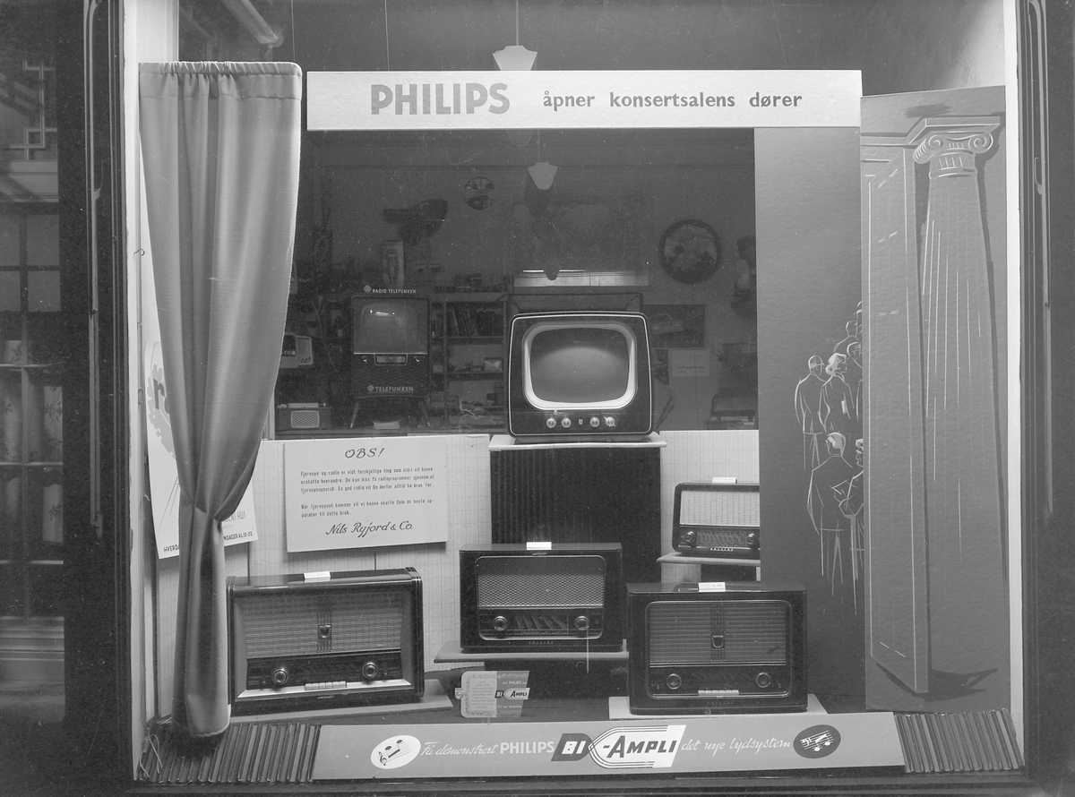 Radiomessen 1956 - vindusutstilling hos Nils Ryjord & Co.