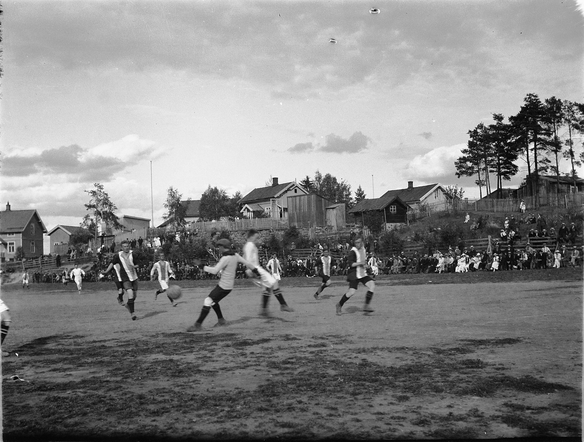 Fotballkamp på Utstillingsplassen i Hamar. 