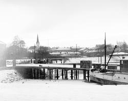 Hamar Brygge, mjøsbåter ved brygga, Mjøsa. Vinteren 1945. D/