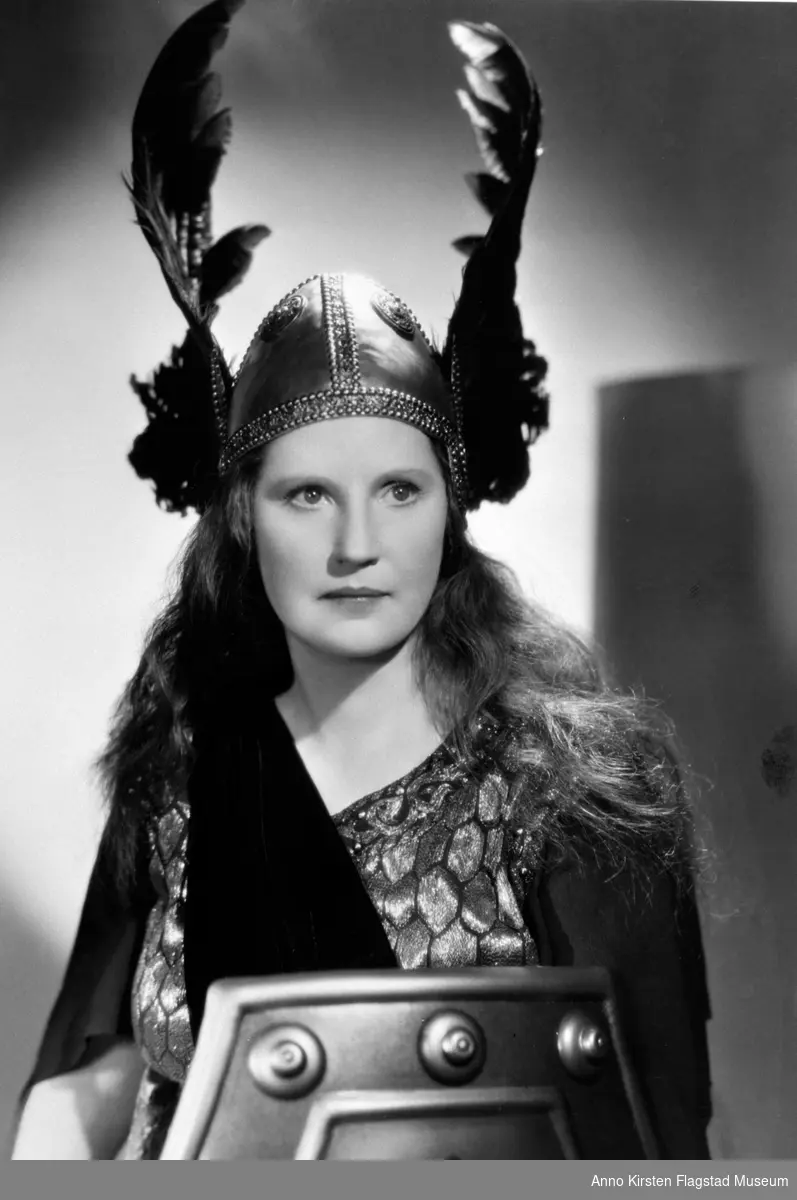 Rollebilde. Kirsten Flagstad som Brünnhilde i Valkyrien Brünnhilde in Die Walküre in the movie Big Broadcast 1938, produced by Paramount Pictures, Hollywood 1937. 