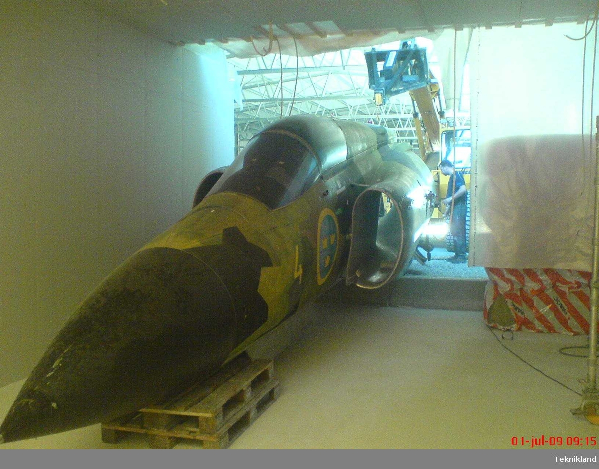 Framkropp från JA 37 Viggen nr 37307.
Ombyggd till simulator.
Den är deponerad från Flygvapenmuseum.